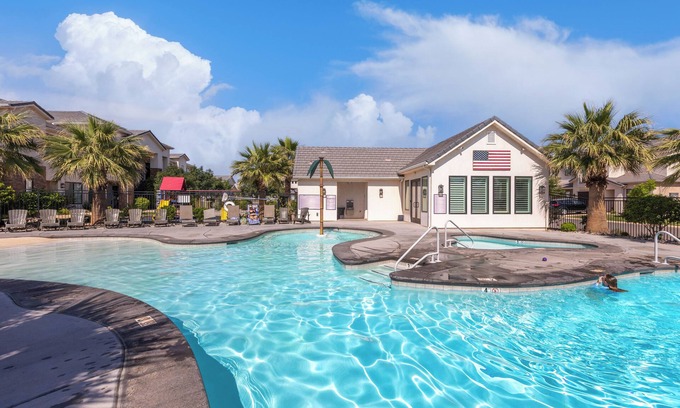 Washington Fields House | The Maverick|Resort Amenities, PlayStation, Grill, and more!