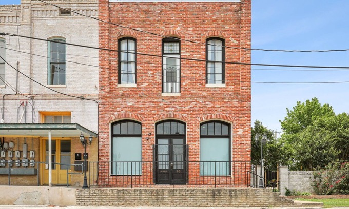 Elgin Villa | The McKinley on Elgin's Historic Main Street