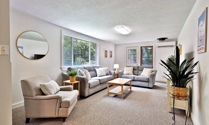 East Haven Rutland County Cottage | The Mendon Cottage: Charming Home Close to Killington, Pico and Rutland.