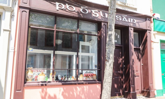 Kilrush Apartment | THE MERCHANT'S STORE, family friendly in Kilrush, County Clare