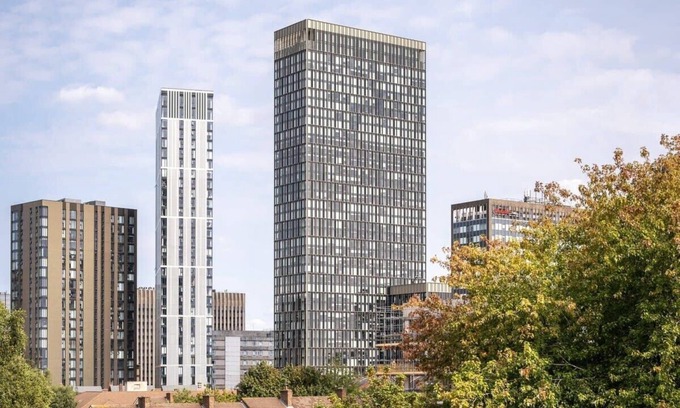 The Westside Apartment | The Mercian 1 I - 1BDR STUNNING CITY SKYLINE VIEWS! 24-Hour GYM | CINEMA room