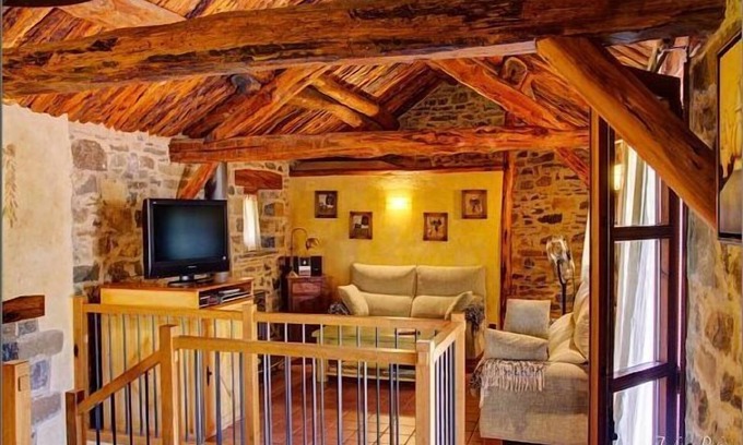 Charo Cottage | THE MERY BORDER. Aragonese Pyrenees. In Charo, 15 minutes from Ainsa. Pets