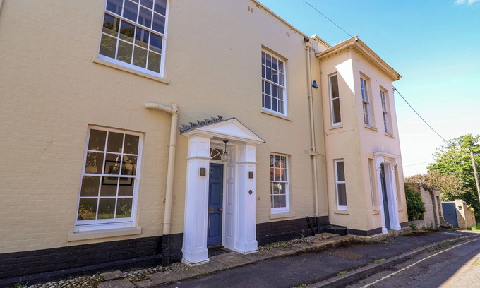 Southwold Cottage | THE MIDDLE HOUSE, pet friendly, luxury holiday cottage in Southwold