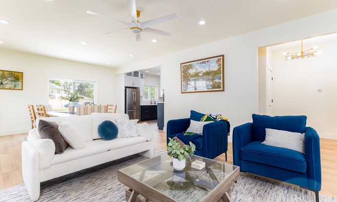 Northeast South Bend House | The Modern Irish - 4B 3.5BA - 1 mi to ND Stadium