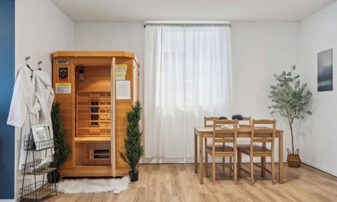 Cochrane House | The Modern Lodge Retreat with INFRARED SAUNA & Amenities for Rest and Relaxation