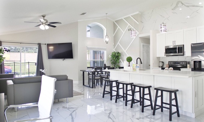 Solana House | The Modern/Luxe Vacation Heated Pool Disney