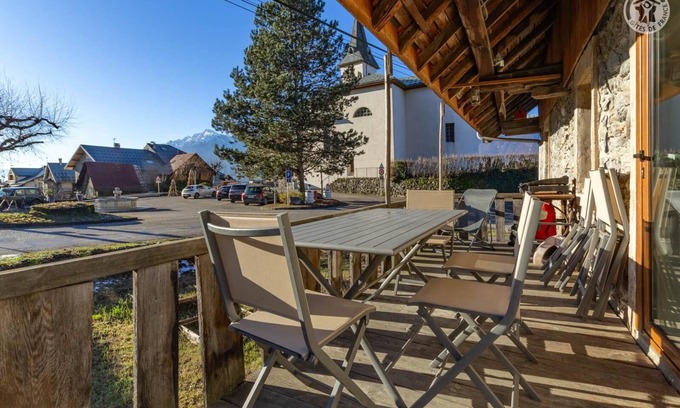Monthion House | THE MONTHION HOUSE