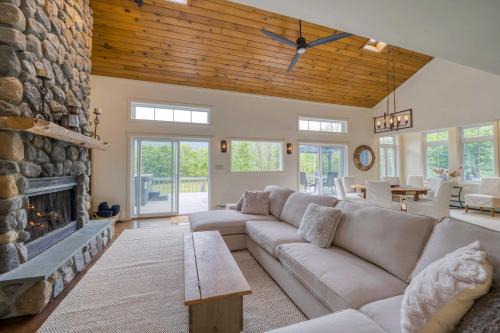 Windham House | The Mountain House Windham Retreat with Hot Tub!