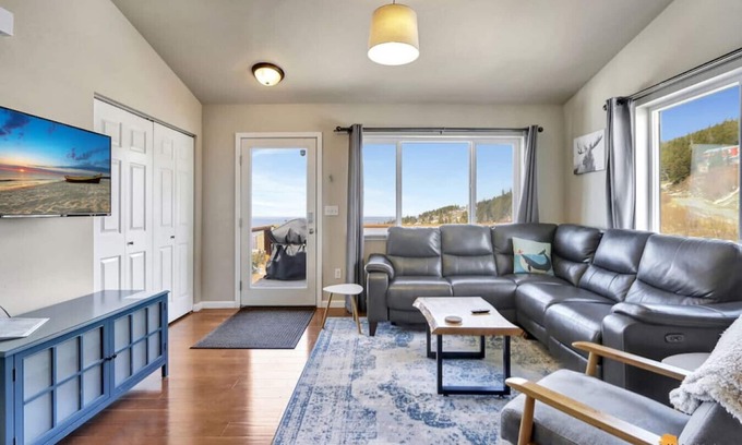 Rabbit Creek House | The Mountain Top Escape w/Scenic Views & Trails