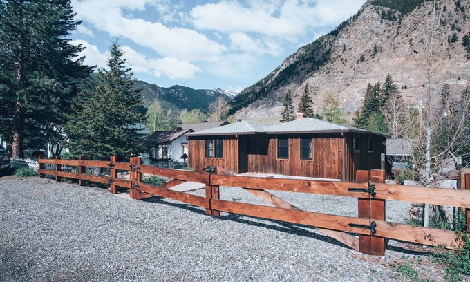 Historic District House | "The mountains are calling and I must go". - John Muir
