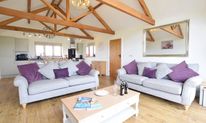 Beccles Cottage | THE MULBERRY, NR BUNGAY, pet friendly, with a garden in Bungay