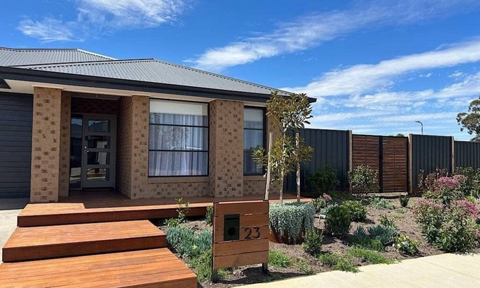 Nagambie House | The Nagambie Stay - 10 people and secure boat parking