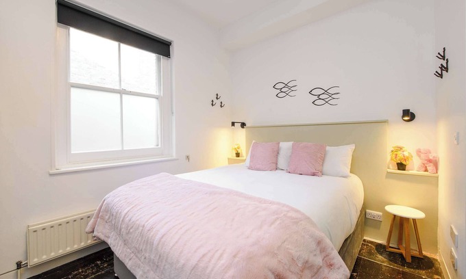 South Bank Apartment | The Naughty Nautical - Borough - by Frankie Says