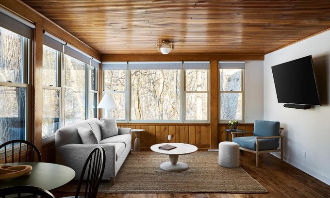 New Buffalo Hotel | The Neighborhood Hotel Grand Beach