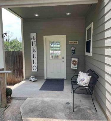 Waco House | The Nest 1 Bedroom Suite 12 min from Magnolia
