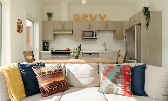 Revelstoke House | The Nest - Condo with Hot Tub & BBQ