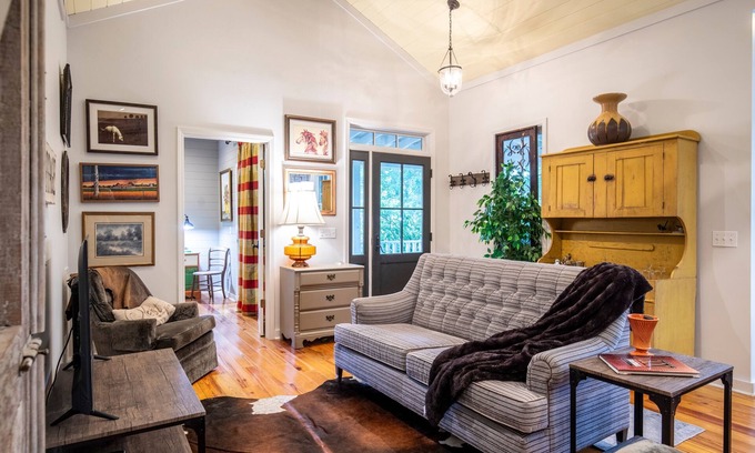 Oxford House | The Nest Egg, 3BR Escape by Velvet Ditch Villas