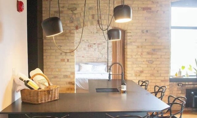 Parkdale Apartment | The Nest - Spacious Luxury Loft in Toronto with Den. Street car accessible!