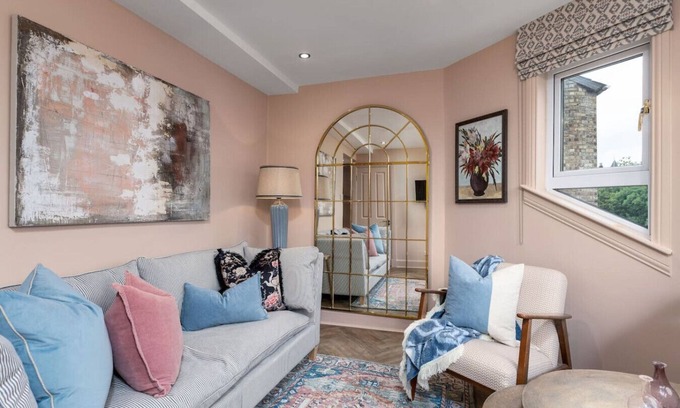Dalavich Apartment | The Nevis Suite at Munro Guest House