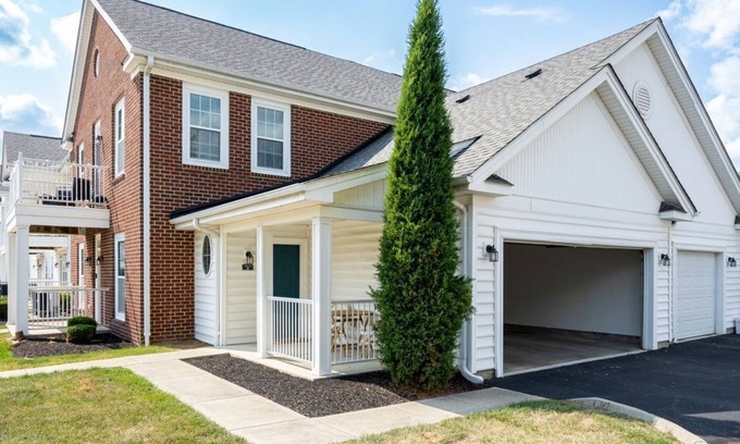 Summit Station Apartment | The New Albany Retreat | 2-Car Garage | No Steps!