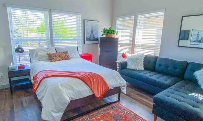 Lower Greenville Apartment | The NEW Contemporary Studio in Lower Greenville