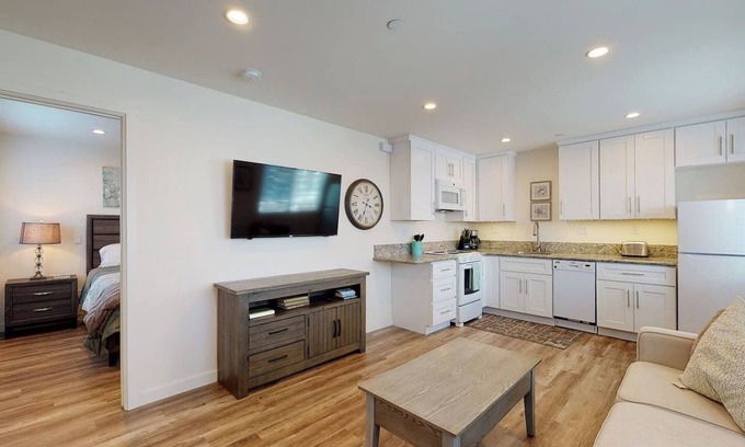 Mission Valley West Apartment | The Nook of Silver Terrace, near USD & Old Town.