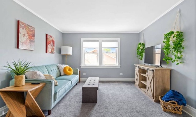 Norwood Park East Apartment | The Norwood Nook – Walkable Stay Near O’Hare & Metra!