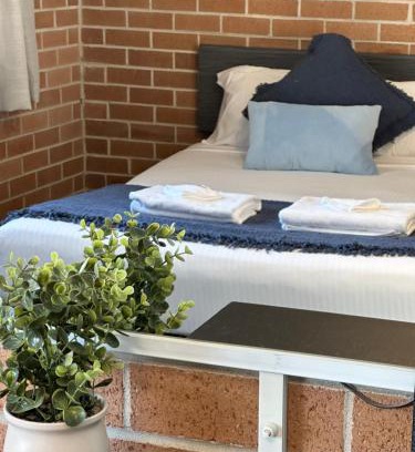 Albion Park Rail Hotel | The Oaks Hotel Motel