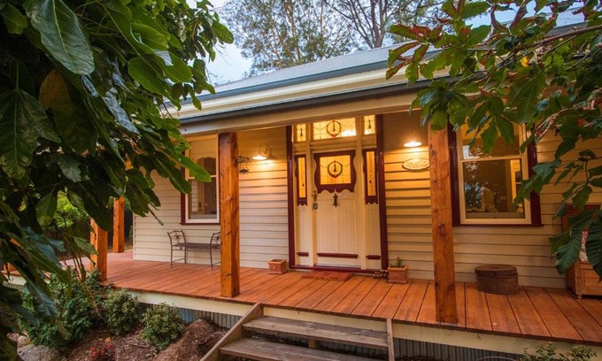 Lilydale Bed & Breakfast | The Oaks Lilydale Accommodation
