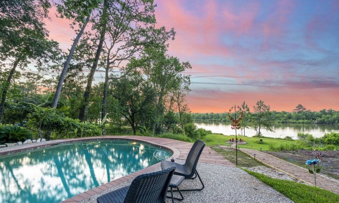 Highlands House | The Oasis-Lakehouse W/Heated Pool, Spa,Arcade, on 1 Acre
