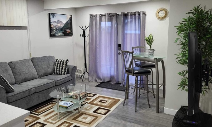 Evanston House | The Oasis of Serenity