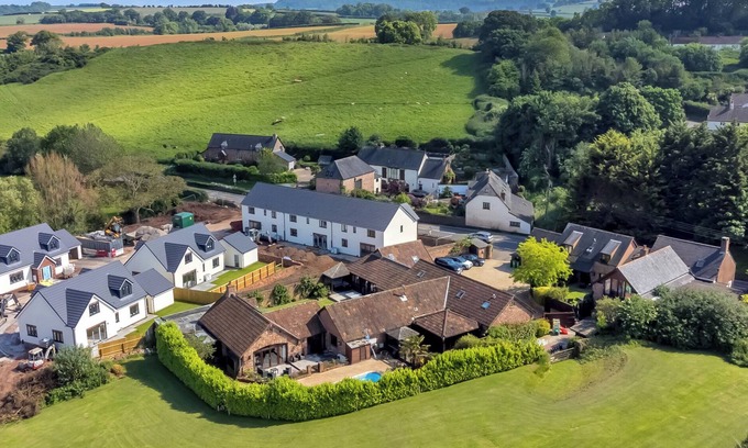 Old Cleeve Cottage | THE OLD BYRES, pet friendly, with pool in Washford