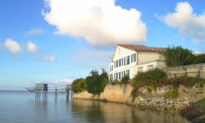 Talmont-sur-Gironde Apartment | The Old Customs House