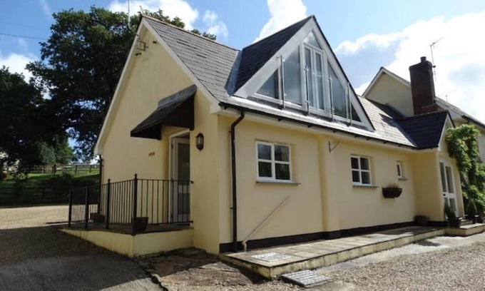Broadwoodkelly Cottage | The Old Dairy Cottage With Indoor Pool In Devon