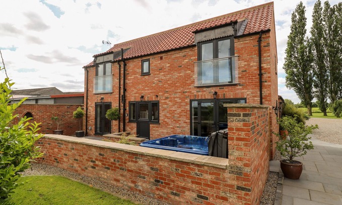 Sutton on the Forest Cottage | THE OLD DOGHOUSE, pet friendly, luxury holiday cottage in Huby