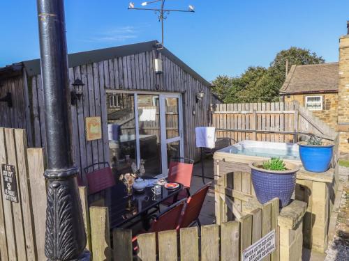 Ingrow House | The Old Hen Shed