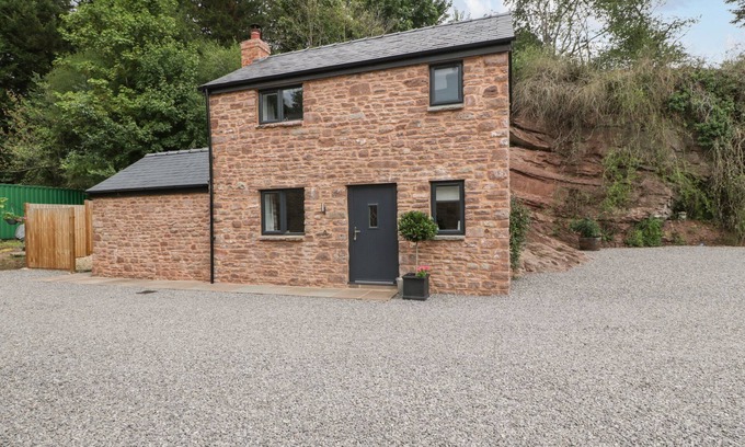 Ross-on-Wye Cottage | THE OLD MILL BAKE HOUSE, romantic, with open fire in Goodrich