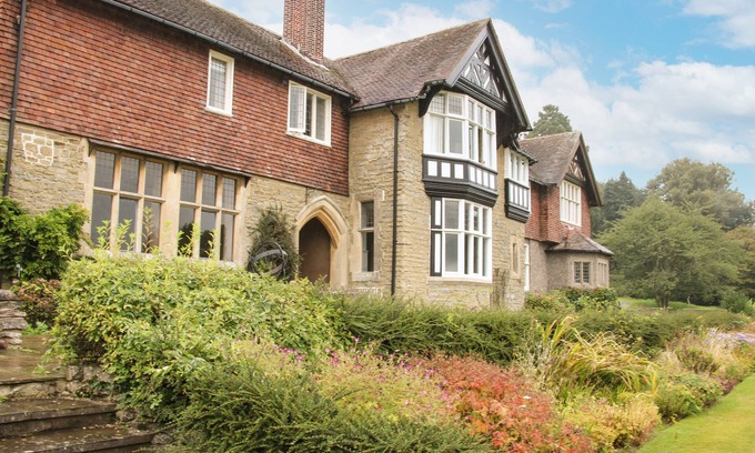 Much Wenlock Cottage | THE OLD NURSERY, with a garden in Much Wenlock