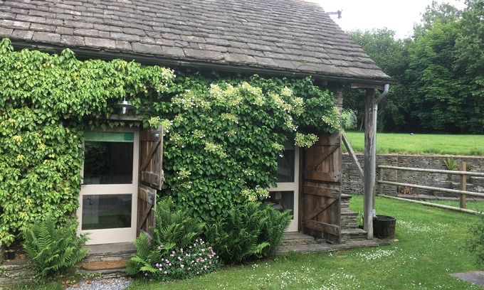 Aberedw Cottage | 'The Old Stable' is a charming one bedroom, self catering holiday cottage.