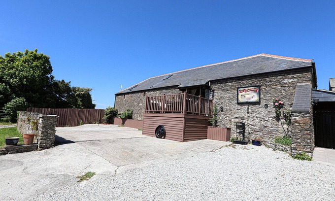 Downderry Cottage | The Old Wagon House, views over the fields and sea