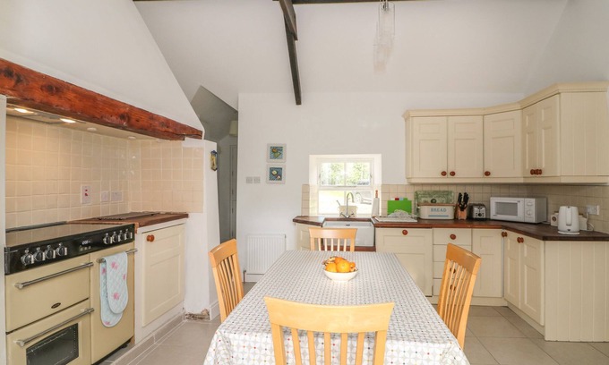 Shillelagh Cottage | THE OLD WHITE COTTAGE, pet friendly in Shillelagh, County Wicklow