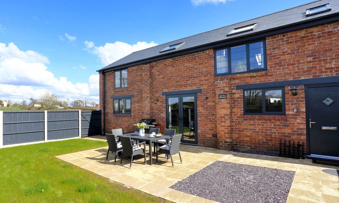Loppington Cottage | THE OLD WORKSHOP, pet friendly, with a garden in Wem