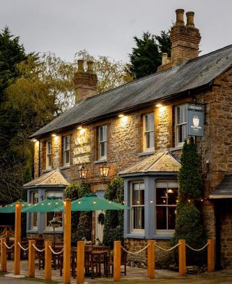 Trench Hotel | The Olde Coach House Inn