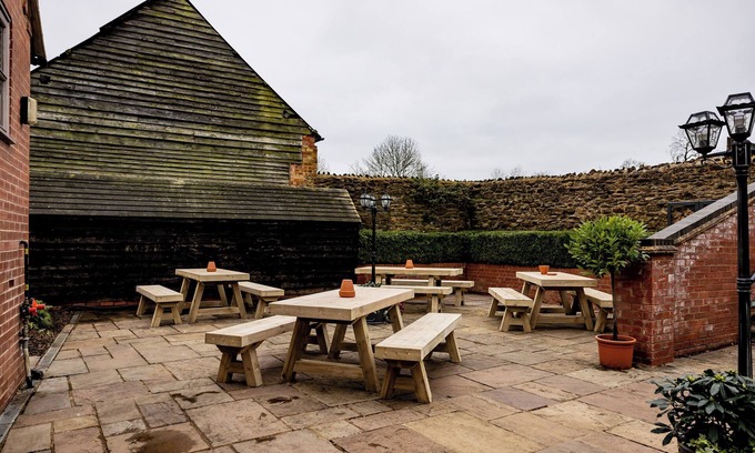 Halford Hotel | The Olde Coach House Inn