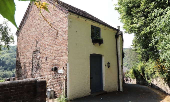 Ironbridge Cottage | THE OLDE DRILL HOUSE, pet friendly in Ironbridge