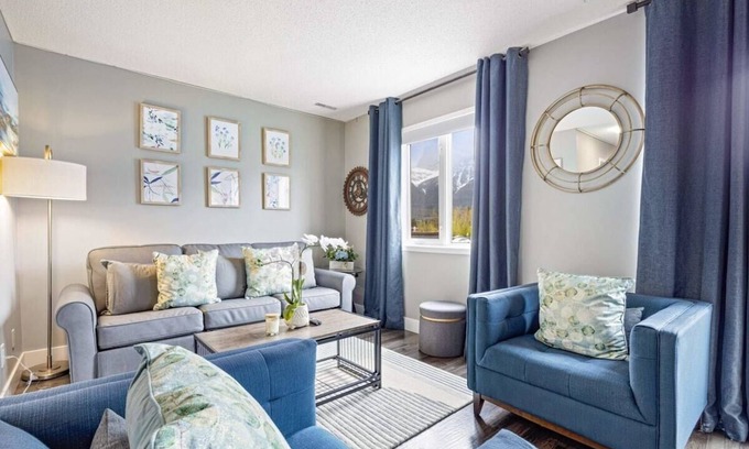 Canmore Ski Chalet | The OMEN by Samsara Private Entry Panorama Top View Top Luxury 3BR 1.5BTH