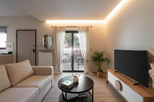 Palaio Faliro Apartment | The One With The Lemon Tree