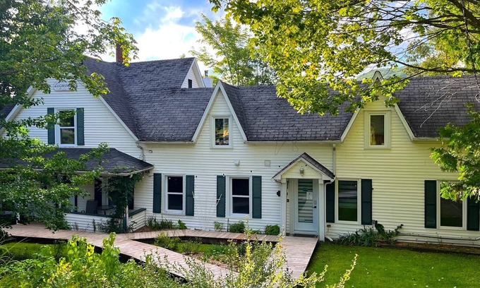 North Hatley Ski Chalet | The Orignal - Huge luxury cottage in North Hatley