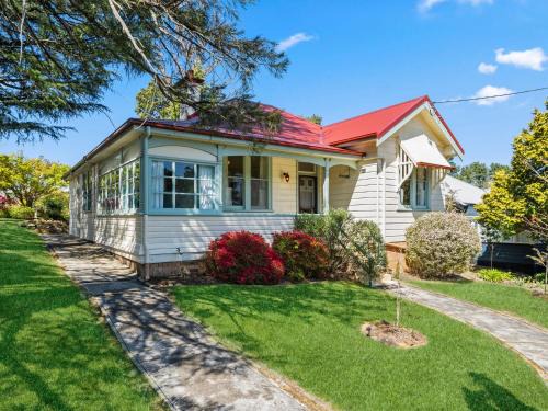Leura House | The Outlook