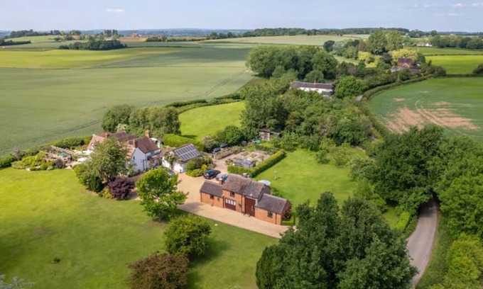 Newport House | The Owl House With Hot Tub | Pass The Keys
